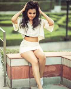 Tejasswi Prakash Instagram - Smiling is the best reaction to all situations 
Silence is the best answer to all questions 
.
.
.
📸 @shivamduaphotography 
Outfit @_anuki.n