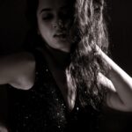Tejasswi Prakash Instagram - Filling you with shades of black and white you didn’t know were there . . . 📸 @smileplease_25 Makeup @bridesbymadhuramazumdar Style by : @kmundhe4442 Outfit by : @invogue.by.ruchi