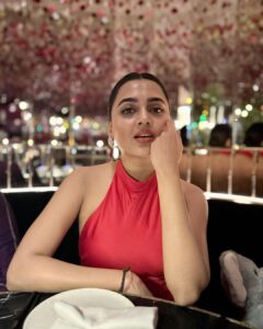 Tejasswi Prakash Instagram - Blessed 😇 
Thank you for all the love 
And your beautiful wishes ♥️

Styled by @natashaabothra 
With @priyankaa.a_91 @mausmi_mitra_
Outfit @houseofcb
Jewellery @mozaati
Shoes @augusthaofficial