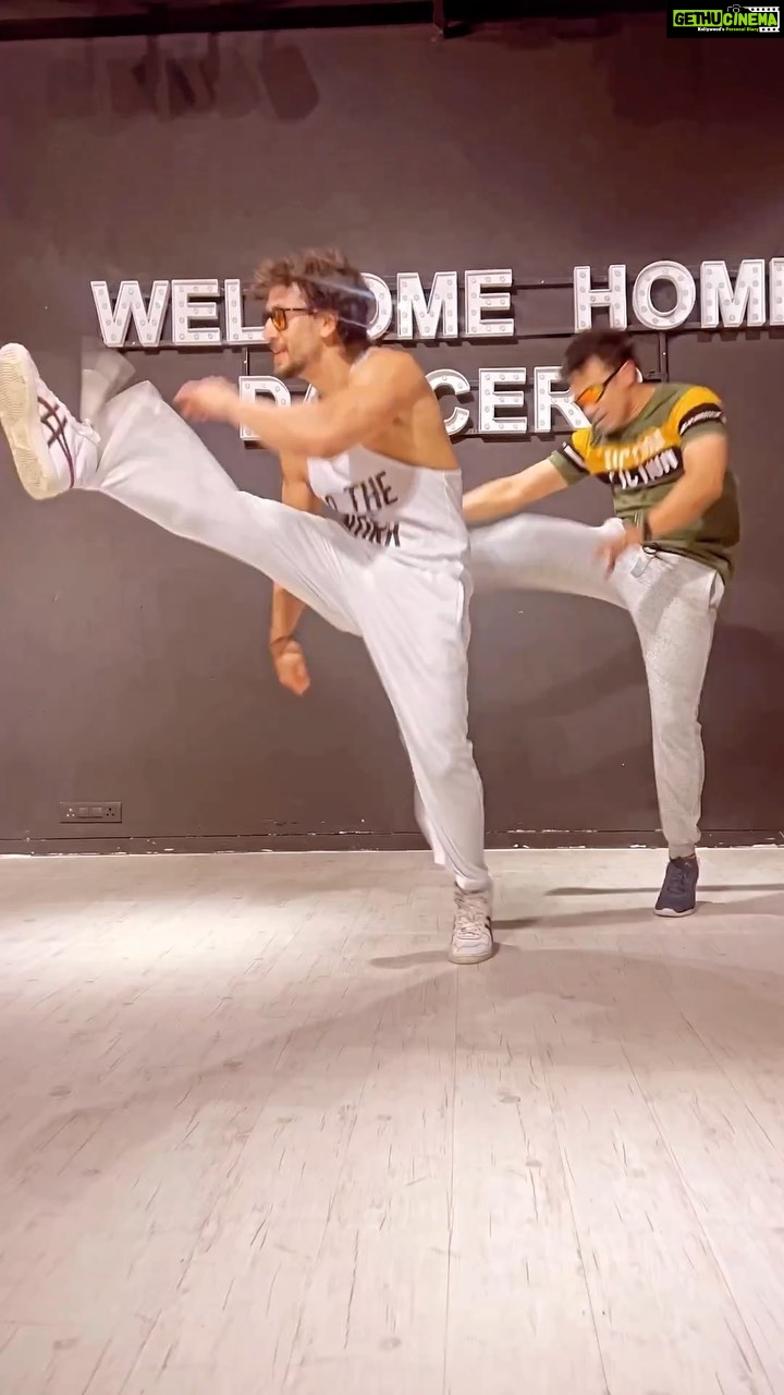 Tiger Shroff Instagram - Cardio day 😅👯♂️💦 @miku_ripuka 🎩 @paressh_prabhakar_shirodkar