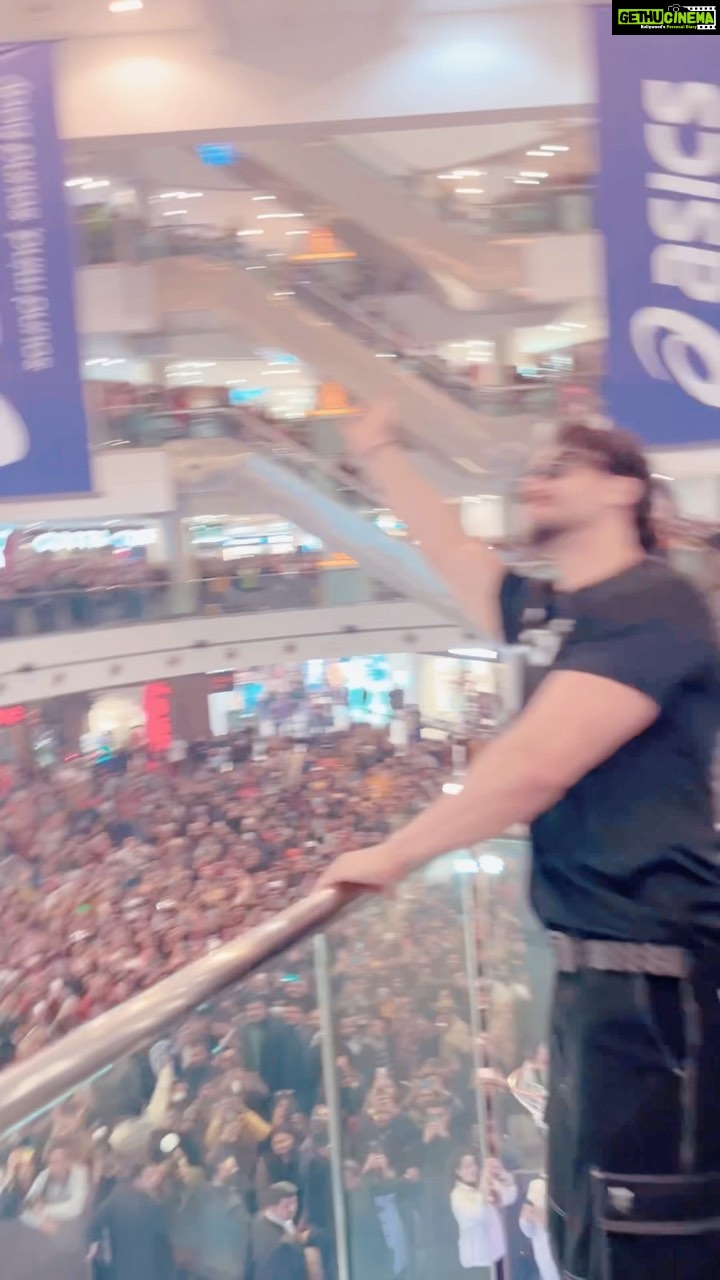 Tiger Shroff Instagram - Felt good to be back with you all thank you noida for all your love❤️