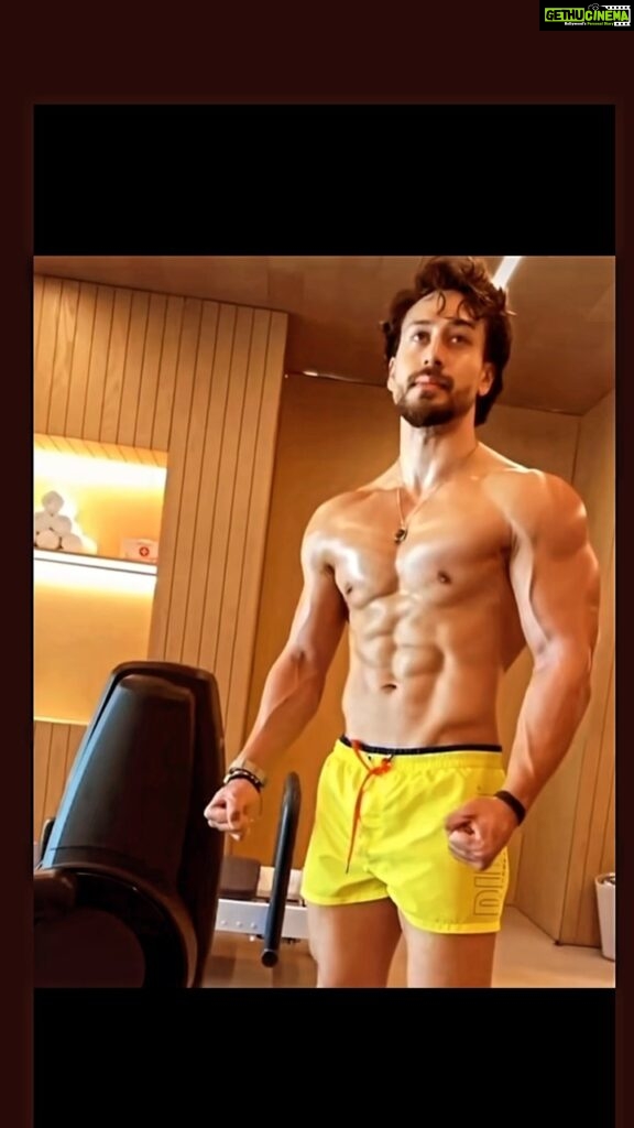 Tiger Shroff Instagram - This year has def made me stronger🙏and im not talking about lifting 200 plus kgs or running faster than normal😅…Lookin at my resolutions ✨🙏🥋🏋️‍♀️🎥📸⚡️🔥