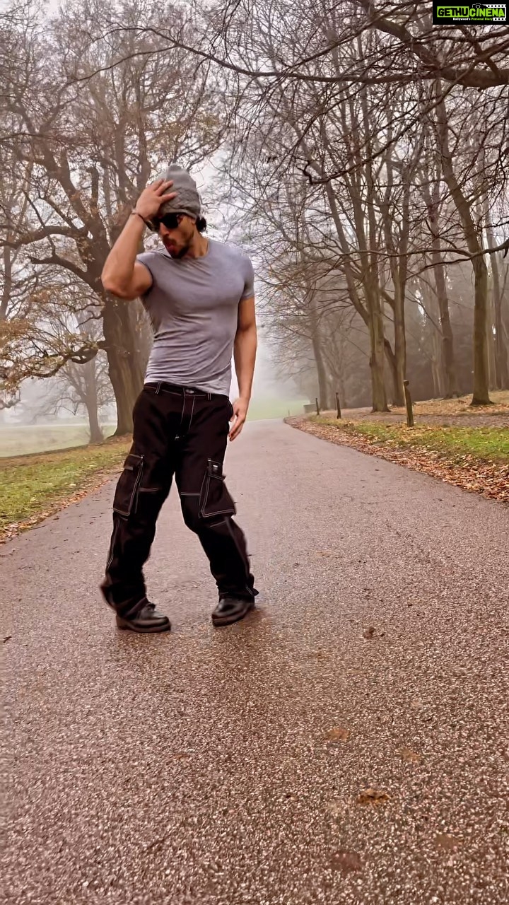 Tiger Shroff Instagram - A little victory dance after an amazing sched🕺