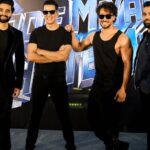 Tiger Shroff Instagram - Bade i may have been born the same year you were launched, but i am sure you can still kick and jump higher than me 😁🥋! And the journey of one of the biggest action spectacles begins today! @akshaykumar @jackkybhagnani @aliabbaszafar @pooja_ent @therealprithvi @vashubhagnani @deepshikhadeshmukh @ihimanshumehra