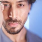 Tiger Shroff Instagram - Was hungry…so @avigowariker made me eat my shirt 📸