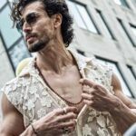 Tiger Shroff Instagram – @deovaltrivedi51 @amityashwant_hair @rahulkothavale