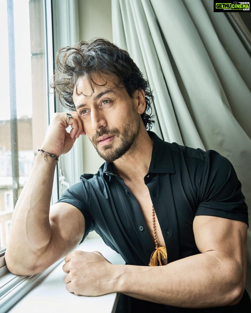 Tiger Shroff Instagram - Stop and stare every now and then.. @deovaltrivedi51 @amityashwant_hair @rahulkothavale