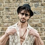 Tiger Shroff Instagram – @deovaltrivedi51 @amityashwant_hair @rahulkothavale