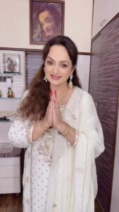 Upasana Singh Instagram - Thank you sooooooo much friends for your love support and blessings.🙏🌷💖🤗💃🏾🎂🕺🏽