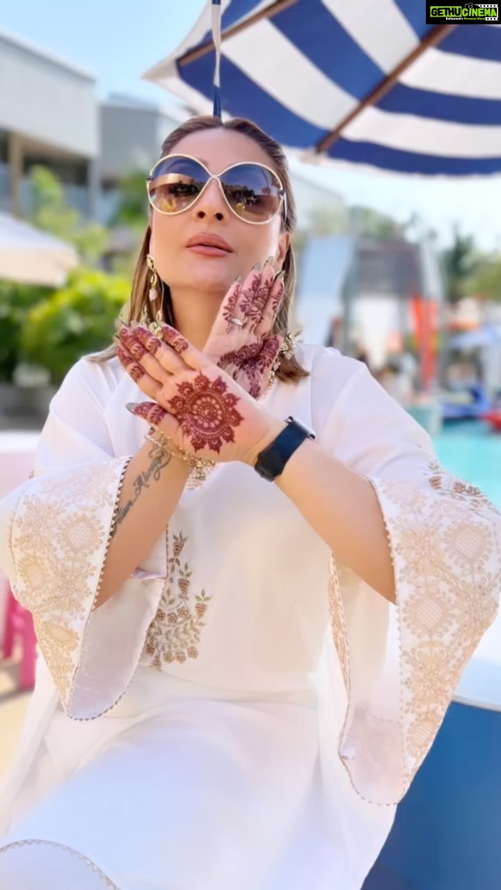 Urvashi Dholakia Instagram - MEHENDI TIME ππ MY ALL TIME FAVOURITE β¨β€οΈ : : #urvashidholakia #reels #destination #wedding #travel #memories #thailand #huahin #mehendi #white #beauty #bigfatindianwedding #reelsinstagram #reelitfeelit #reelsvideo #β€οΈ Avani+ Hua Hin Resort