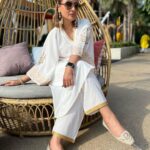 Urvashi Dholakia Instagram - Meri safedi tumhaari safedi se safed kaise 😜🤪 #afternoon #party #poolside : : #urvashidholakia #thailand #huahin #destination #wedding #holiday #family #time #love #gratitude Avani+ Hua Hin Resort