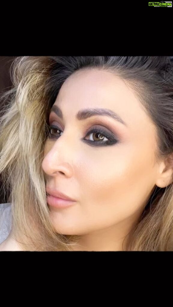 Urvashi Dholakia Instagram - KYA SAMJHE ? 😍💋 : : #urvashidholakia #reels #dialogue #reelsinstagram #makeup #eyes #style #reelitfeelit #reelkarofeelkaro #reelsindia #love