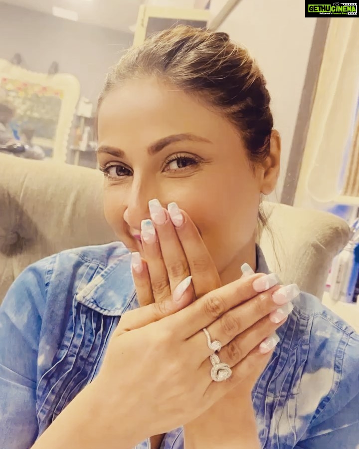 Urvashi Dholakia Instagram - Welcoming the much awaited MUMBAI MONSOONS ☔️ WITH THIS AWESOME NAIL ART BY @umikasnailsandmore 😍😍😍😍😍😍 : : Thank u @umikapv : #urvashidholakia #nails #extensions #nailart #cloud #skyblue #lovingit #😍