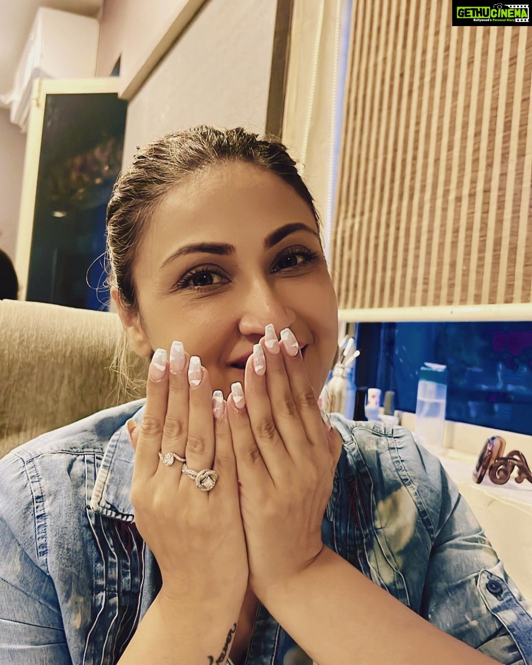 Urvashi Dholakia Instagram - Welcoming the much awaited MUMBAI MONSOONS ☔️ WITH THIS AWESOME NAIL ART BY @umikasnailsandmore 😍😍😍😍😍😍 : : Thank u @umikapv : #urvashidholakia #nails #extensions #nailart #cloud #skyblue #lovingit #😍