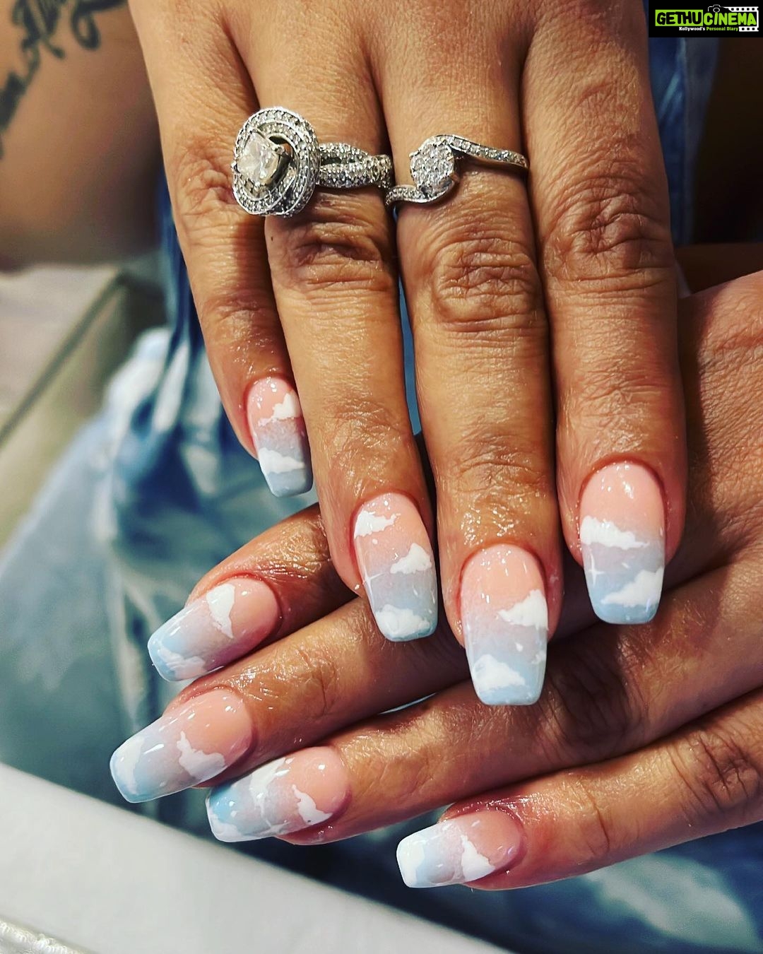 Urvashi Dholakia Instagram - Welcoming the much awaited MUMBAI MONSOONS ☔️ WITH THIS AWESOME NAIL ART BY @umikasnailsandmore 😍😍😍😍😍😍 : : Thank u @umikapv : #urvashidholakia #nails #extensions #nailart #cloud #skyblue #lovingit #😍