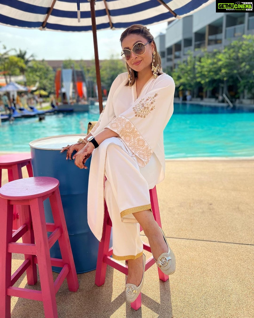 Urvashi Dholakia Instagram - Meri safedi tumhaari safedi se safed kaise ππ€ͺ #afternoon #party #poolside : : #urvashidholakia #thailand #huahin #destination #wedding #holiday #family #time #love #gratitude Avani+ Hua Hin Resort