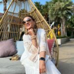 Urvashi Dholakia Instagram - Meri safedi tumhaari safedi se safed kaise 😜🤪 #afternoon #party #poolside : : #urvashidholakia #thailand #huahin #destination #wedding #holiday #family #time #love #gratitude Avani+ Hua Hin Resort