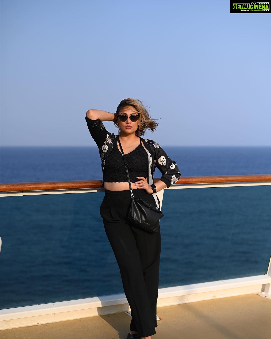 Urvashi Dholakia Instagram - Itβs Time for some VITAMIN SEA π only on @cordeliacruises β¨ : : #urvashidholakia #cruise #holiday #cordeliacruises #sea #ship #sailing #life #waterbaby #π