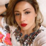 Urvashi Dholakia Instagram – What’s ur favourite colour ? Mine’s RED 💋 
:
:
#urvashidholakia #candid #selfie #fentybeauty #red #lipstick #makeup #lover #lovingit #❤️