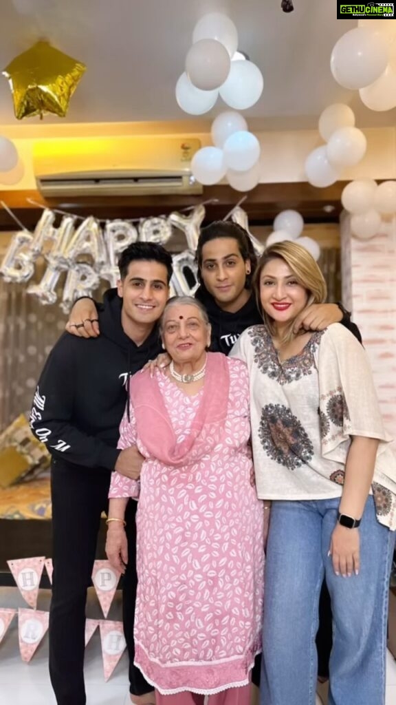 Urvashi Dholakia Instagram - I believe that it’s not just a mother who brings new life into the world! Children give a new life to the mother as well and that’s exactly what you do have done for me❤ I wish you nothing but happiness, joy, success always and forever and ever and ever and ever❤❤❤❤ HAPPY BIRTHDAY MY BABIES 🥳🥳❤❤🧿🧿 @kshitijdholakia @sagardholakia : : #urvashidholakia #birthday #celebration #allgrownup #💕
