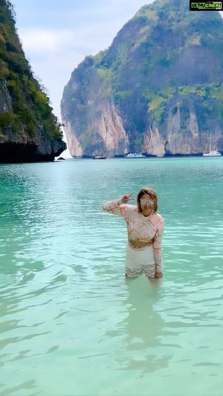Urvashi Dholakia Instagram - MY FOREVER HAPPY PLACE π #throwback #phiphiisland #β€οΈ : : #urvashidholakia #reels #instagood #reelitfeelit #reelsinstagram #travel #destination #holiday #thailand #phiphiisland #ocean #love #waterbaby #alwaysandforever #π