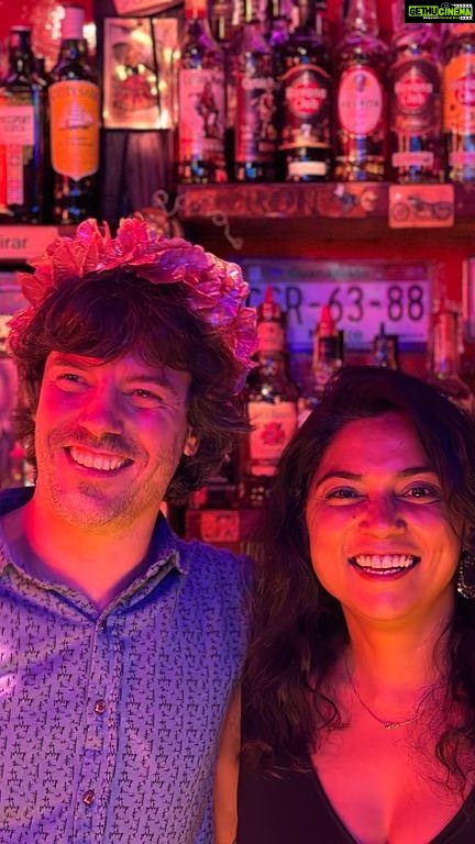 Usha Jadhav Instagram - Ayer fue una noche estupenda! Con una gente y un lugar maravillosos @travelingbarlavapies 40 cumple de mi amor @alexcortescalahorra y de @travelingbarlavapies !❤️❤️❤️ . #cumpleaños #amor #amigos #bartraveling #cine #cineespañol #vida #felicidad @arantxamandiola @jorgelaplace_ @la_sandridad @davidgoniartigas @aidagomezmr @lizzzlobato @otimanzano @raulsanzactor @salome_jim @serracauchetiez @rubenmartinezactor @nacho_graphy @manuelbascoy @elena_cid_s @sergioduce @elisaforcanoactriz @_hugogrimalt_89