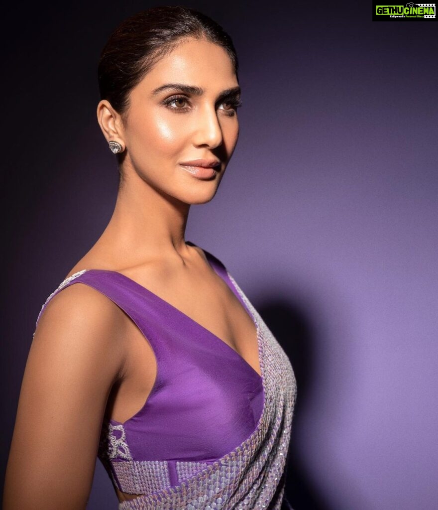 Vaani Kapoor Instagram - Just when you think you’ve seen it all, lilacs bloom 🪻