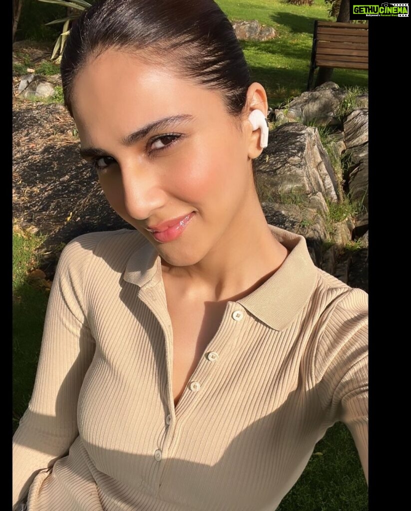 Vaani Kapoor Instagram - Weekend excerpts … away ☀️🌊🧡 Udaipur, Rajasthan