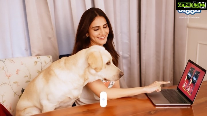 Vaani Kapoor Instagram - Does your dog jump with excitement at the sight of Drools?? Mine sure does! He’s always happiest when he’s fed Drools Daily Nutrition with Real chicken and egg and zero by products or fillers. It’s so important to feed your pets the right ingredients, to make sure they have healthy bones, strong muscles, shinier coats and lead a long life. Keep your dogs happy and healthy with @droolsindia’s Daily Nutrition. Feed Real. Feed Clean ❤️🐾