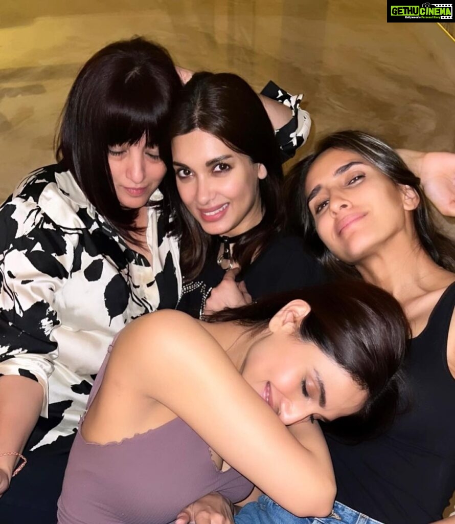 Vaani Kapoor Instagram - A little about last night ..