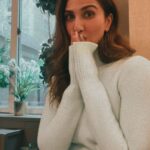 Vaani Kapoor Instagram - 🫢 .. Merry Merry 🎄❤️ #gluttony #iykyk Sarabeth's
