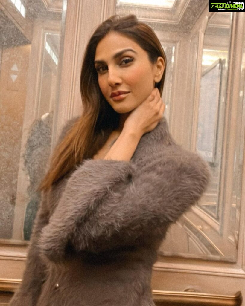Vaani Kapoor Instagram - On the move x #nyc 📸 @makeupwali ❤️ New York, New York