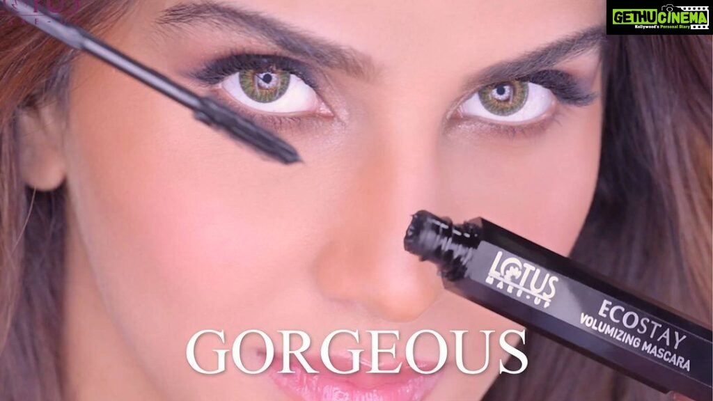 Vaani Kapoor Instagram - Glamorous✨ is beautiful and @_vaanikapoor_ ❤️ understands that better than anyone! Be Bold💫and do it your way Smokey eyes and Bold lips💋 This is how we define our everyday look. Tell us in the comments below what yours is and speak out loud💖 #MyMakeupMyWay #makeuplook #makeuplover #gorgeouslook