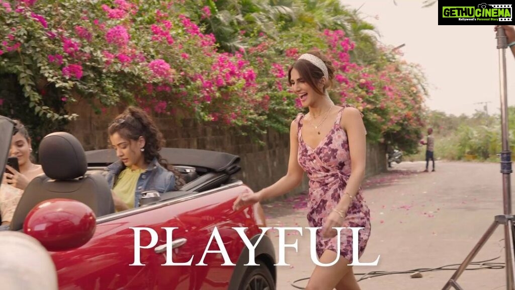 Vaani Kapoor Instagram - Playful✨ is plenty and @_vaanikapoor_ ❤️ embodies that by how adventurous she is! Tell us in the comments below what your favourite travel essentials are and speak out loud 💖 #MyMakeupMyWay in the comments below! #LotusMakeup #makeuplover #makeuplook