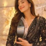 Vaani Kapoor Instagram - The immense love and acceptance I’ve received for this film and my part has been beyond the realm of any societal conditioning. Im extremely grateful to @filmfareme for recognizing and honoring our film with utmost respect and love. @gattukapoor None of this would’ve been possible without your faith and conviction in me 🤗❤️ @ayushmannk thank you for being the best Manu to Maanvi .. couldn’t have done it without your support and brilliance as an actor ❤️ @pragya and @tseries.official thank you for making this experience a smooth sail 😊🙏💕