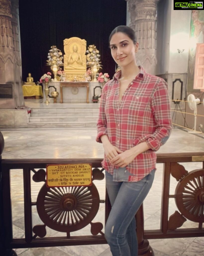 Vaani Kapoor Instagram - A day well spent at the most tranquil & enlightened Sarnath temple 😇 As Buddha says “ without inner peace, outer peace is impossible” ❤️ Varanasi