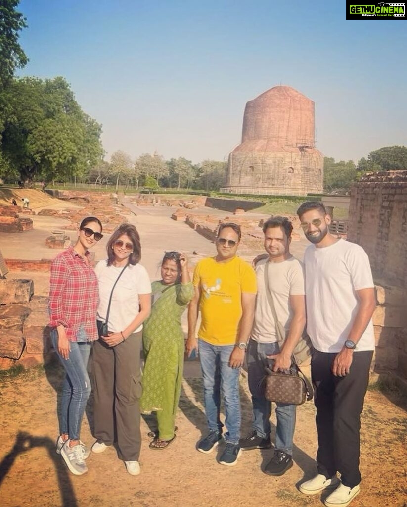 Vaani Kapoor Instagram - A day well spent at the most tranquil & enlightened Sarnath temple 😇 As Buddha says “ without inner peace, outer peace is impossible” ❤️ Varanasi