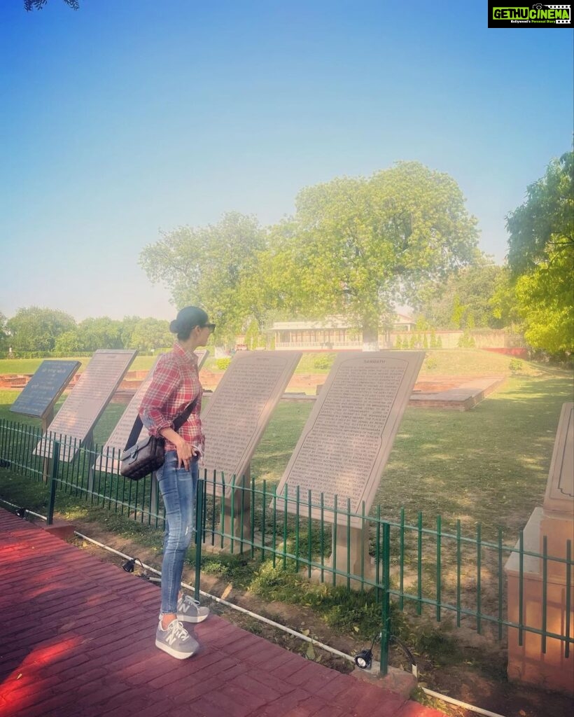 Vaani Kapoor Instagram - A day well spent at the most tranquil & enlightened Sarnath temple 😇 As Buddha says “ without inner peace, outer peace is impossible” ❤️ Varanasi