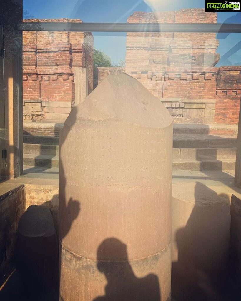 Vaani Kapoor Instagram - A day well spent at the most tranquil & enlightened Sarnath temple 😇 As Buddha says “ without inner peace, outer peace is impossible” ❤️ Varanasi