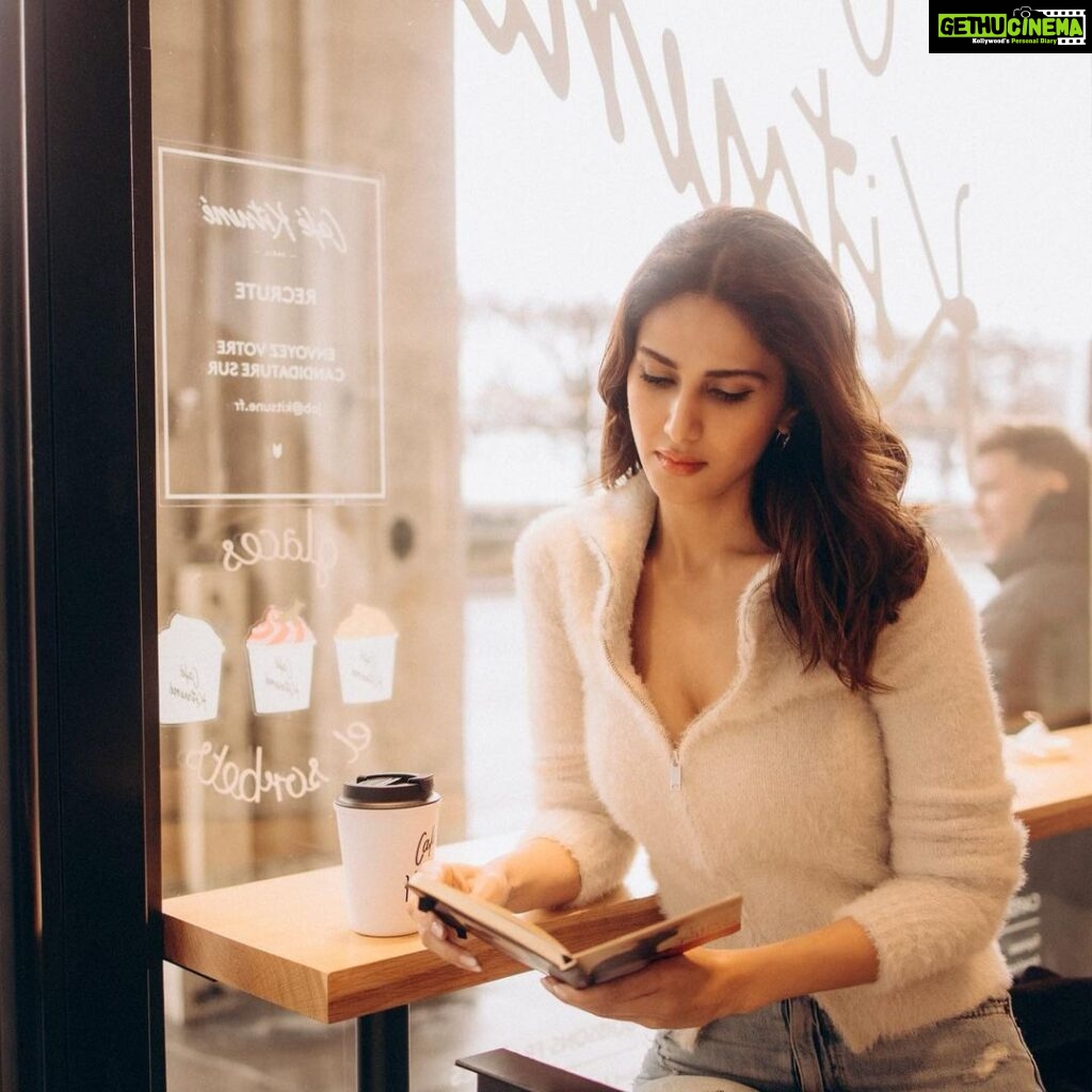 Vaani Kapoor Instagram - Something old, something new.. Paris, a city I first witnessed for a film which forever holds a special place in my heart. With its grandeur history , I created some of my own .. someone rightly said “If you have ever walked in Paris, you will see that Paris will forever walk in your memories!” 💌