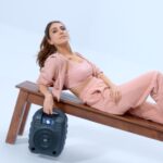 Vaani Kapoor Instagram - Say Hello to #FINGERS Knockout - The Toughest Speaker in India! 💥 With an EXTRAordinary build, it is ready for everything that comes on its way, and the music still plays even when dropped or knocked! Are you game for it?
