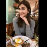 Vaani Kapoor Instagram - To see is to devour ! Unholy act @holybellycafe 🫢