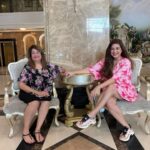 Vahbbiz Dorabjee Instagram - Expectation VS Reality🤣 #motherdaughter @firozadorabjee Pattaya,Bangkok