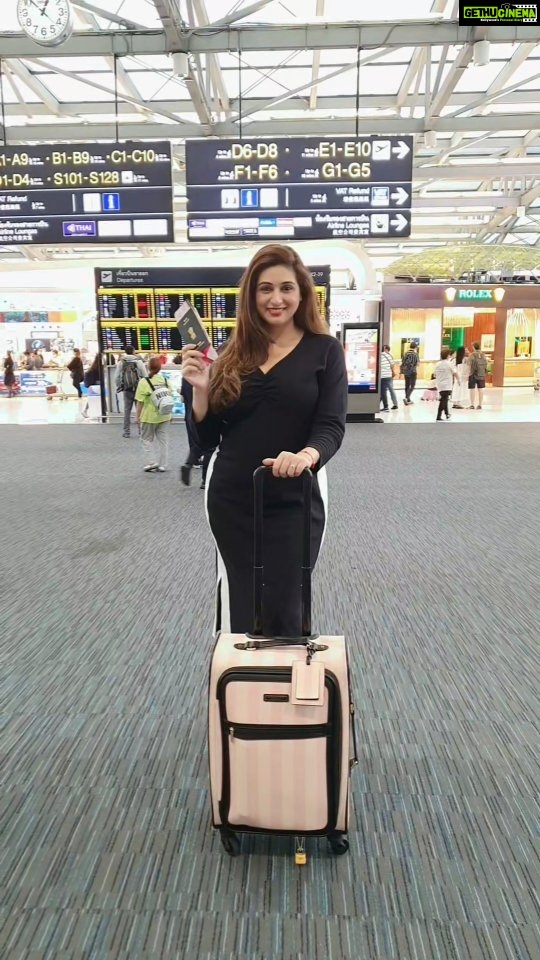 Vahbbiz Dorabjee Instagram - Bye bye #thailand ..Thank youuu for the wonderful memories💕 Gratitude 🙏 I did not post much while I was with family.I was making the most of each moment.But there is so much to share.Will share all the content..Stay Tuned🙂❤️ Bangkok Airport, Thailand