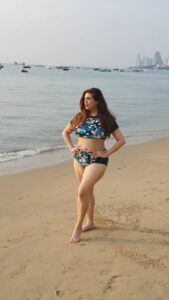 Vahbbiz Dorabjee Instagram - #throwback #pattayadiaries 

Swimwear:- @angelcroshet_swimwear