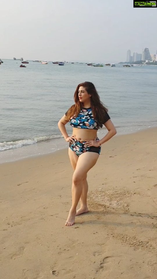 Vahbbiz Dorabjee Instagram - #throwback #pattayadiaries Swimwear:- @angelcroshet_swimwear Pattaya Beach Thailand