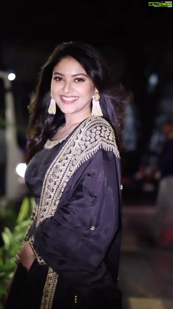 Vaibhavi Shandilya Instagram - Black is always in style, especially when it’s paired with a gorgeous anarkali dress like this one. So excited to share my latest reel with all of you! Outfit-@samyakkclothing 🎥- @vivid_snaps_art_n_photography #movietrailer #blackbeauty #anarkalilove #anarkali #instagood #instagram #insta #martin