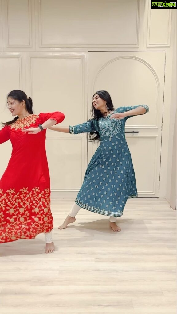 Vaibhavi Shandilya Instagram - ❤ tere rang 💙 happening tomorrow ⏰ 12-3 PM | april 9 (sun) 📍 @dancersofindiastudio 💬 9892652774 to register dancing with @vaibhavishandilya 📍 @byou.in #natyasocial #nsreels #tererang #semiclassical #bollywoodsongs #tseries #indiandancers #indiandance #akshaykumar #saraalikhan #dhanush #dancereels