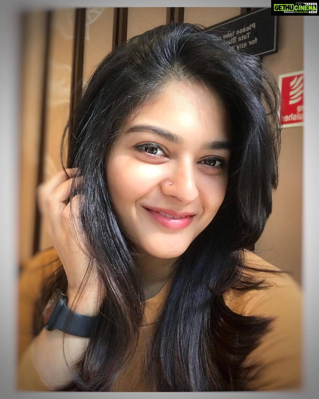 Vaibhavi Shandilya Instagram - What’s your smile statement??? . . . #instagood #picoftheday #smile Mumbai, Maharashtra