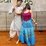 Vaibhavi Shandilya Instagram – Sajda ❤️❤️❤️❤️❤️ 
Dancing with @vaibhavishandilya
.
.
.
.

#meninanarkali #anarakalislove #sufi #dance #trendingreels #love #fun #trendingreels #dance #semiclassical #sajda #srkfan #srkkajol #mynameiskhan #trendingreels #fun #love #dance #vinayakghoshal #vinayakghoshalchoreography #vinayak #natyasocial #natyasocialchoreography #natyasociallive Mumbai, Maharashtra